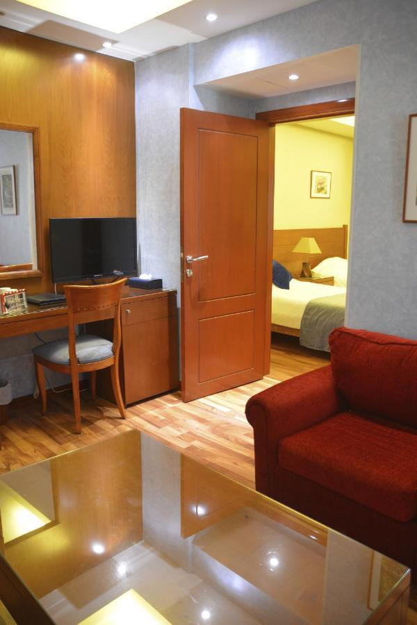 Caesar'S Park Hotel Beirut Esterno foto